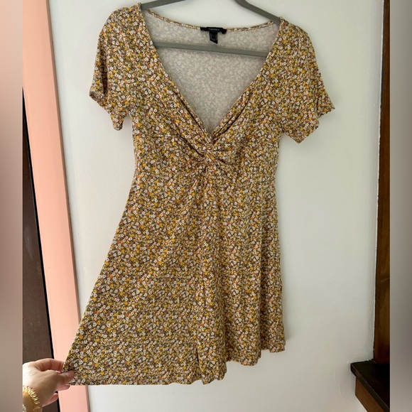 Floral print flows v neck short sleeve romper - Picture 3 of 4